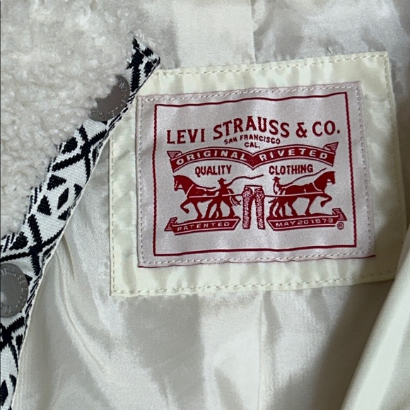LEVI’S WOMENS SHERPA TEDDY FLEECE JACKET IN OFF WHITE SZ M - Picture 2 of 14